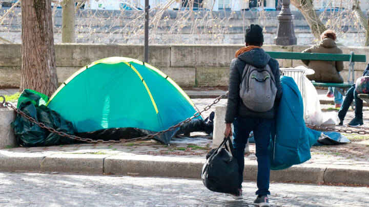 Paris gør klar til OL - rydder byen for hjemløse og migranter