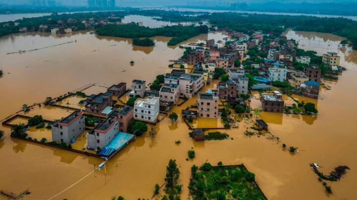 Store dele af kinesisk provins står under vand - flere meldes omkommet og savnet