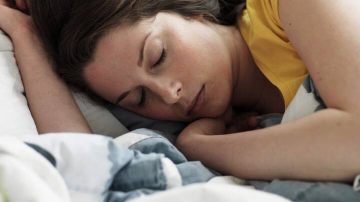 For første gang anbefaler Sundhedsstyrelsen, hvor meget voksne bør sove