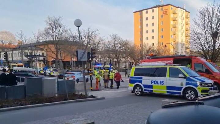 Politisk møde i Stockholm angrebet af sortklædte mænd: Smed røgbomber og spraymalede folk
