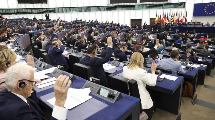 545 EU-politikere kræver opgør med ’evigheds-scrolling’, mens 12 stemte imod: En af dem var dansker