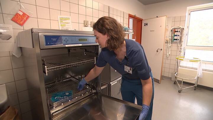 Fødeafdelingen i Aarhus sparer både CO2 og penge på at vaske op frem for at smide ud 