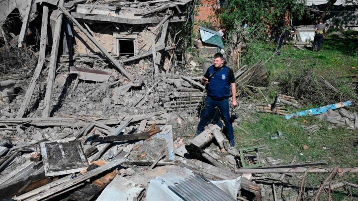 Kom med DR til villakvarter i Kharkiv kort efter russisk angreb 