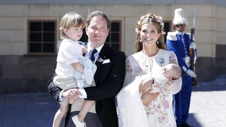 Prinsesse Madeleine bakkede op om mistede titler til sine børn - i Danmark reagerer prins Joachim med skuffelse
