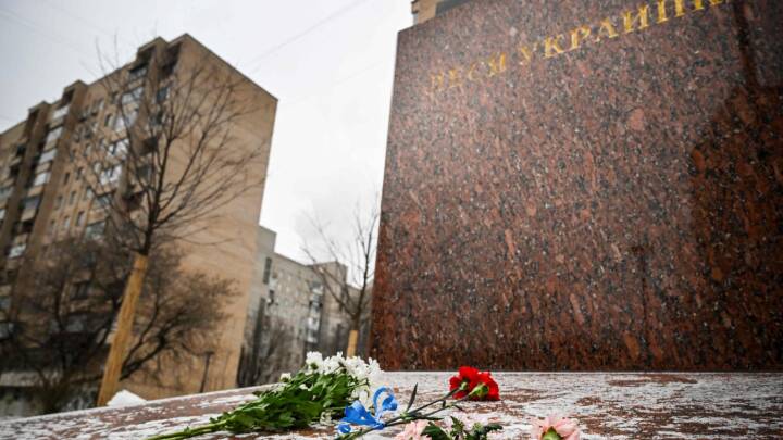 Blomster-protest mod krigen spreder sig i Rusland