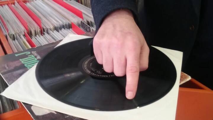 Legitimationsoplysninger Legende Sweeten Vinyl er det nye sort: 5 ting du skal se efter når du køber brugte plader |  Anbefalinger | DR