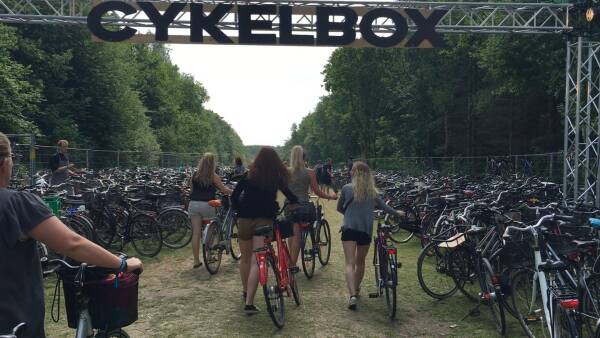 Festivalgæster klager: fjerner tusindvis af cykler | Nyheder DR