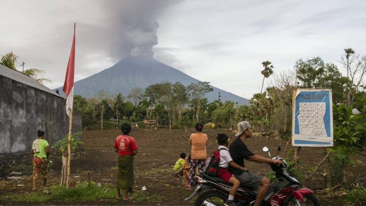 Bali hæver vulkan-alarmberedskab til det højeste niveau