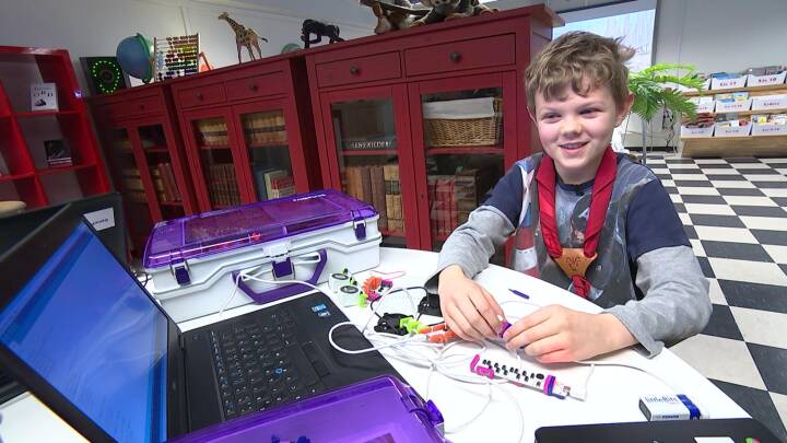 12-årige Benjamin undervises med andre med 'lidt større hjerner'