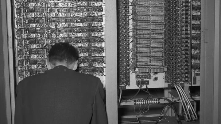 QUIZ: Hvor meget ved du om Danmarks første computer? | Viden | DR