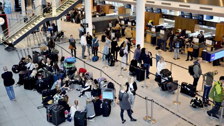Lufthavne ændrer reglerne: Nu må du have håndsprit med i håndbagagen | Nordjylland | DR