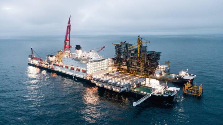 Gigantarbejde i Nordsøen: Her bliver 14.000 ton tung platform på Tyra-feltet pillet ned