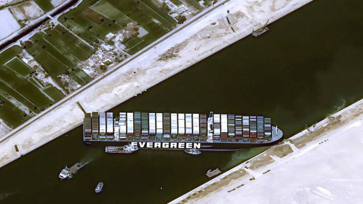 Det Kan Tage Uger At Fa Fastklemt Skib I Suez Kanalen Fri Seneste Nyt Dr