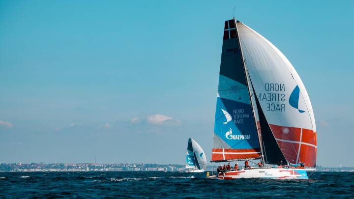 Anført af OL-sejler har dansk båd taget føringen på tværs af Østersøen: ’Vi går helt klart efter at vinde’