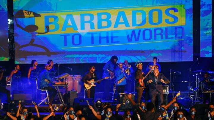 Barbados vinker farvel til den britiske dronning og er fra i dag en republik