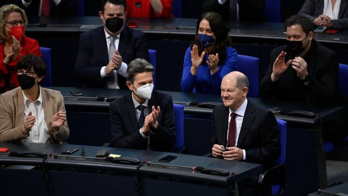 Olaf Scholz valgt som kansler: Hans regering varsler et nyt Tyskland med grøn strøm, fri hash og nul faxmaskiner