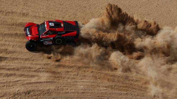 Dakar Rally-bil stod pludselig i flammer. Nu vil Frankrig have undersøgt, om det var et terrorangreb