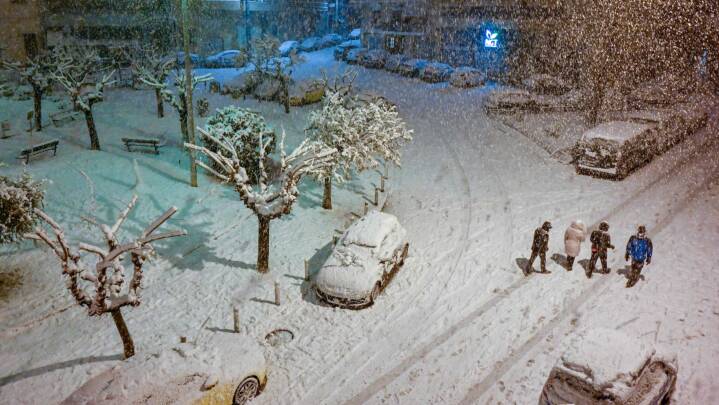 Se videoen: Grækenland ramt af kraftigt snevejr
