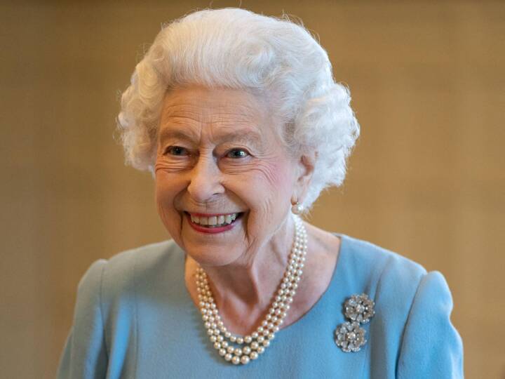 Skrivemaskine kaste støv i øjnene festspil Dronning Elizabeth ønsker dronningetitel til Camilla | Udland | DR