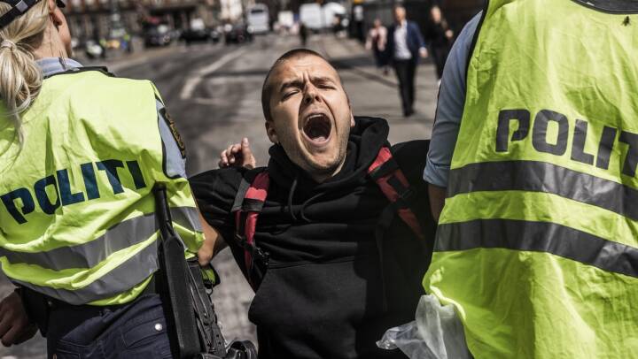 Omtrent 100 personer tilbageholdt af politiet ved klimademonstration i København
