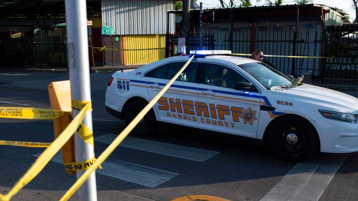 Mindst to mennesker har mistet livet efter skyderi på et loppemarked i Texas
