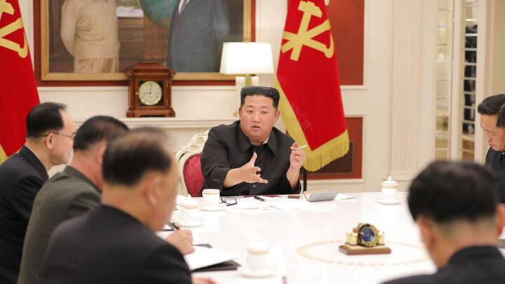 Nordkoreas leder giver embedsværk skylden for coronaudbrud
