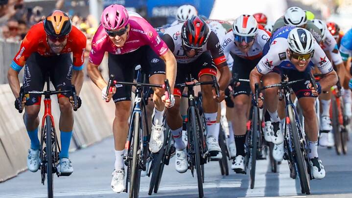 Franskmand tager tredje etapesejr i Giro d'Italia efter hektisk afslutning