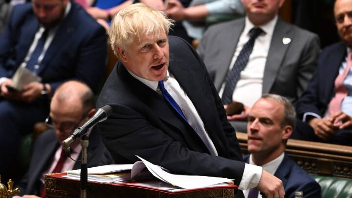 LIVE: Overlever Boris Johnson? Ministre flygter fra regeringen