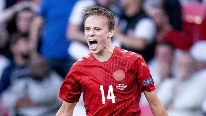 Dansk EM-stjerne glæder sig til tempofyldt fodbold i England