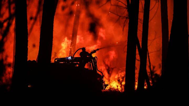 Voldsom skovbrand i Frankrig sender 10.000 på flugt