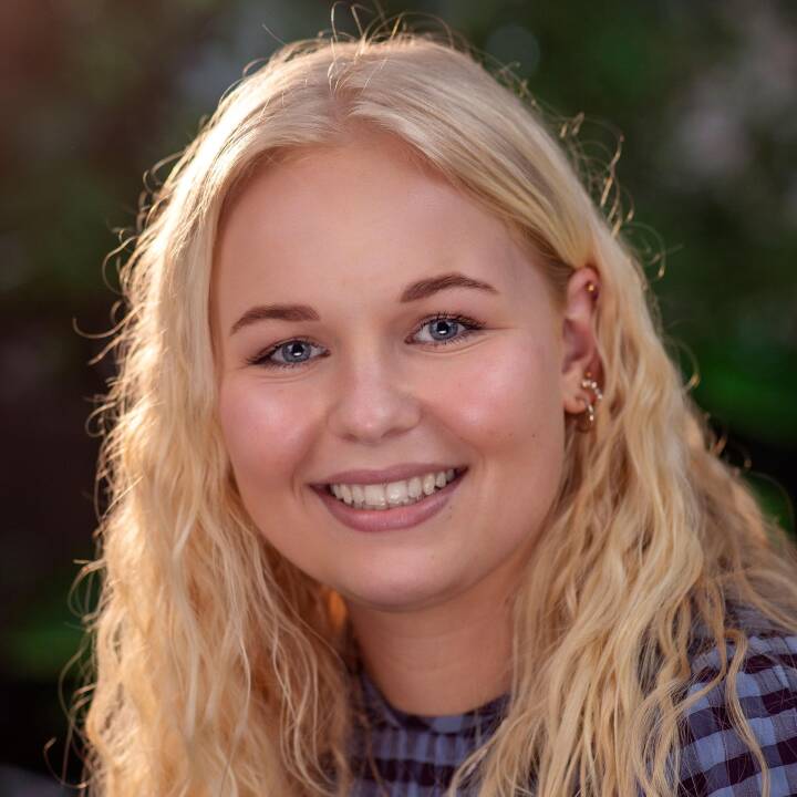 ?protocol=https&server=www.dr.dk&file=%2Fimages%2Fcrop%2F2022%2F09%2F08%2F1662632754 142bagedystdeltagerportraet2022 edit