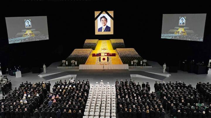 Større end dronning Elizabeths: Se billederne fra Japans tidligere premierminister, Shinzo Abes, statsbegravelse