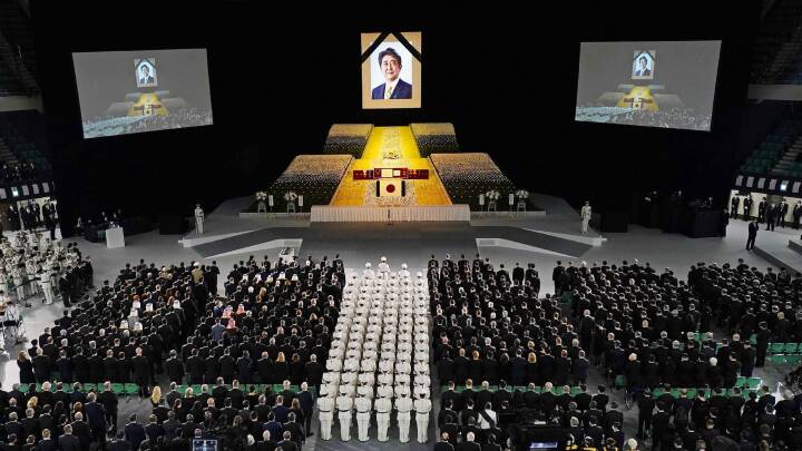 Større end dronning Elizabeths: Se billederne fra Japans tidligere premierminister, Shinzo Abes, statsbegravelse