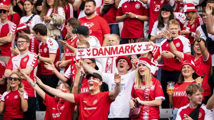 Udenrigsministeriet til danske fodboldfans: Undgå kærtegn – og tag ikke birkes med til Qatar