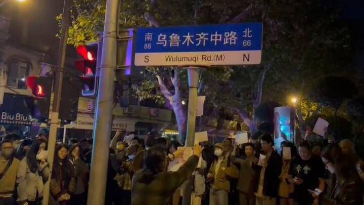 Spontan protest mod Kinas covid-regler i Shanghai: 'Fuck Xi Jinping'