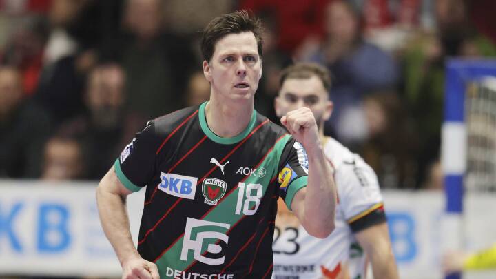 41-årige Hans Lindberg får alligevel ny kontrakt i Berlin | Nyheder | DR