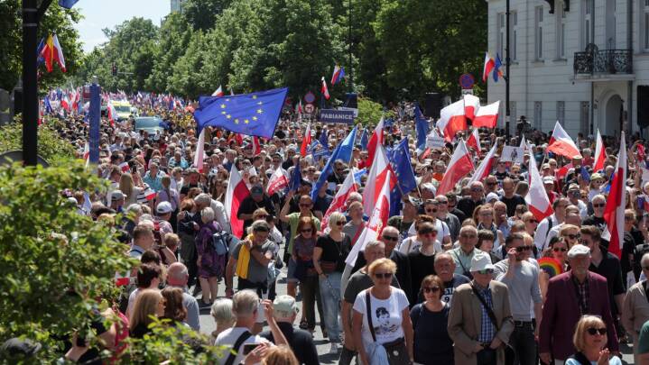 500.000 på gaden i kølvandet på kontroversiel polsk lov: 'Folk råber "mamy dość" - vi har fået nok.'