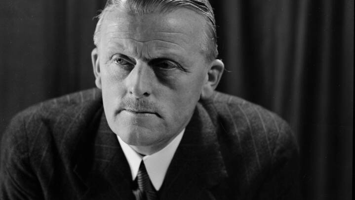 Launy havde en markant rolle i DR fra 1925 til 1956: Søndag er han ...