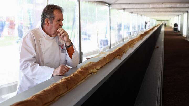 Franskmænd bager verdens længste baguette 