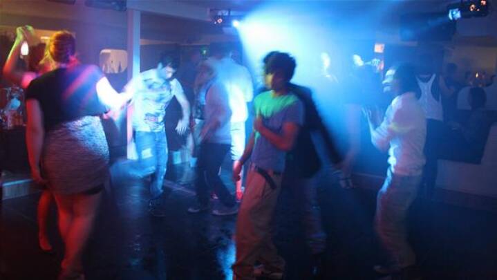 16-årige inviteres til drukfester via Facebook | Indland | DR
