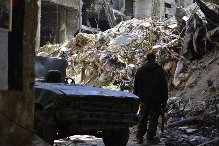 BILLEDER Yarmouk fanget som en lus mellem to negle