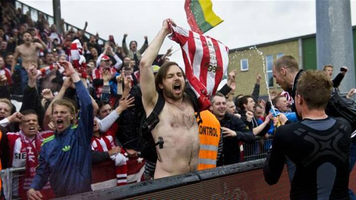 10.000 AaB-fans på plads i Parken | Fodbold | DR