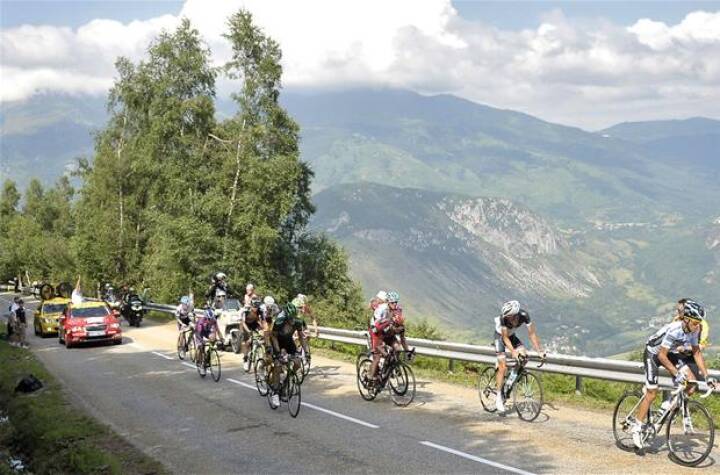 Sindsro gennembore Mania Riis får licens i skyggen af Contador-sag | Cykling | DR