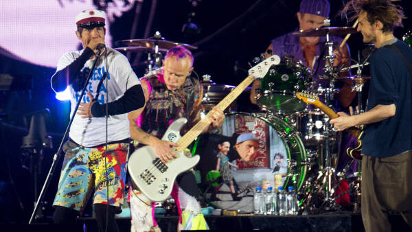 forfriskende spørge ydre Red Hot Chili Peppers floppede igen på Roskilde: Kom aldrig tilbage |  Nyheder | DR