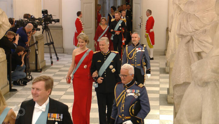 Storsmilende kronprins Frederik ankommer sin gallafest Indland | DR