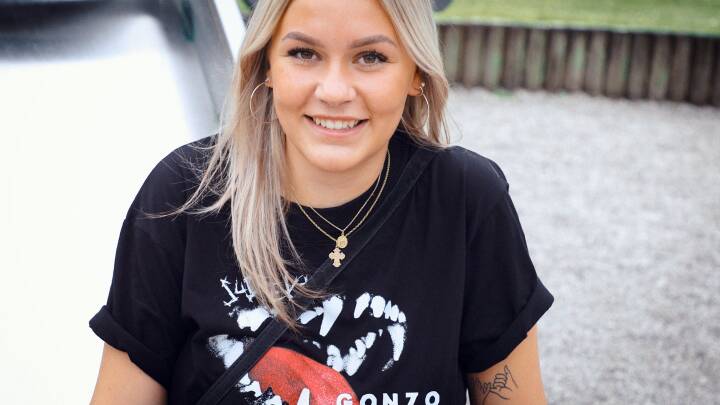 Karoline på 21: Jeg blev afvist på Tinder på grund af min tatovering
