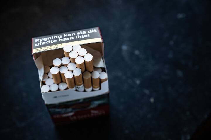 Farvel til store pakker: Nu skal det være slut med 'smart' cigarettrick | Penge | DR