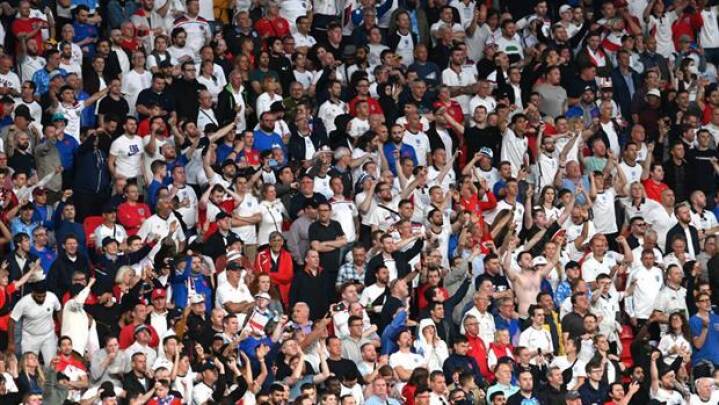 Barmhjertige Helt vildt anekdote Flere anholdelser, tilskadekomne betjente og racisme mod engelske spillere:  Engelsk politi har travlt efter EM-brag | UEFA EM 2020 | DR