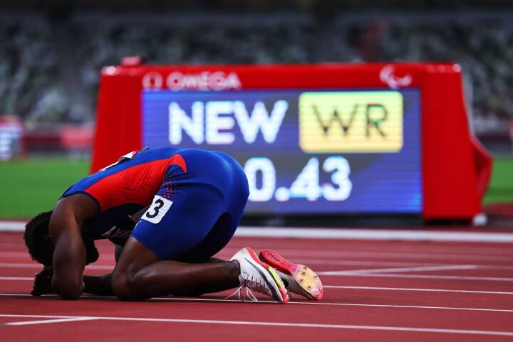 Som barn flygtede Salum fra borgerkrig i Congo: Søndag satte han ...