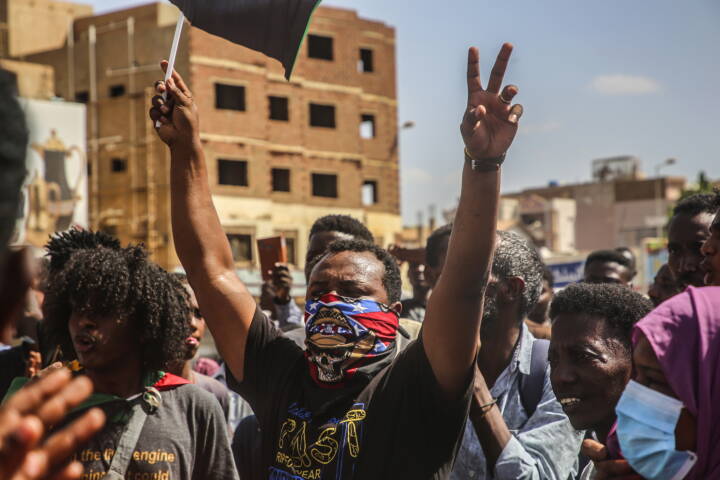 Tusindvis af demonstranter på gaden i Sudan 